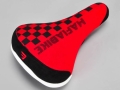 mafiabikes-checkerboard-siodełko-seat-sattle-rowerowe-fahrrad-wheelie-red (5).jpg