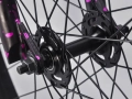 mafiabikes bomma 27.5 wheelie bike rower rad fahrrad purple splatter (3).webp