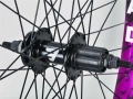 mafiabikes blad 27.5 komplet kół rowerowych Laufradsatz wheelie wheel set geared purple splatter (6).webp