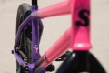 sunday-street-sweeper-bmx-20-rower-rad-fahrrad-kolo-bike-rhd-lhd-jake-seeley-pink-grape (8).webp