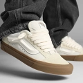 vans-knu-skool-skate-buty-schuhe-boty-shoes-marshmallow-gum (5).webp