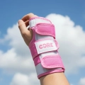 core-junior-triple-pad-set-ochraniacze-kolan-lokci-knie-ellenbogen-handgelenkschoner-pink (4).webp