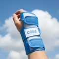 core-junior-triple-pad-set-ochraniacze-kolan-lokci-knie-ellenbogen-handgelenkschoner-blue (4).webp
