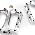 dartmoor-thunder-bmx-mtb-dirt-pedaly-pedale-pedals-mirror-silver (2).webp