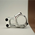 dartmoor-thunder-mtb-35-wspornik-vorbau-stem-mostek-predstavec-mirror-silver (4).webp