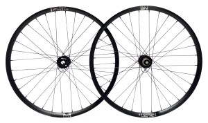 NS Bikes Enigma Rock 27.5" Boost komplet kół MTB DH | Black